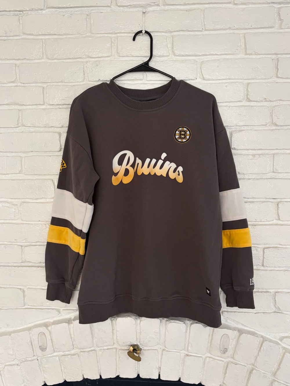 Boston bruins nhl sweater size medium